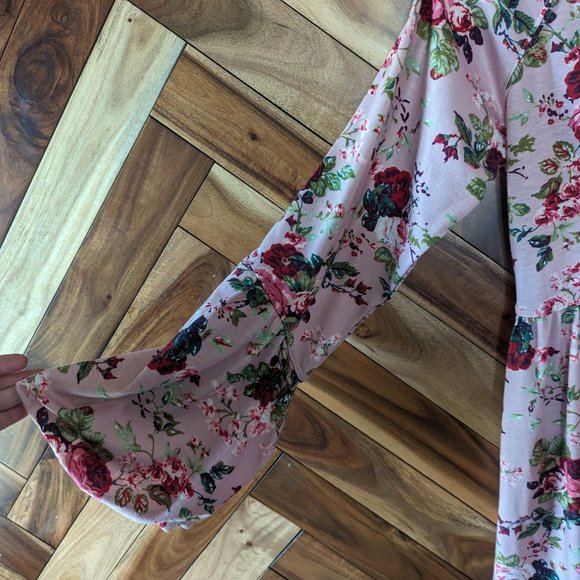 π 4 for $25 π Pink Floral Boho Bell Sleeve Babydoll Top Women's Size Small - Picture 3 of 9